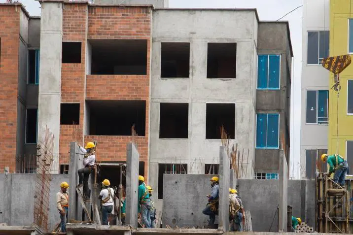 Tasas de interés más bajas reanimarían la construcción en Colombia